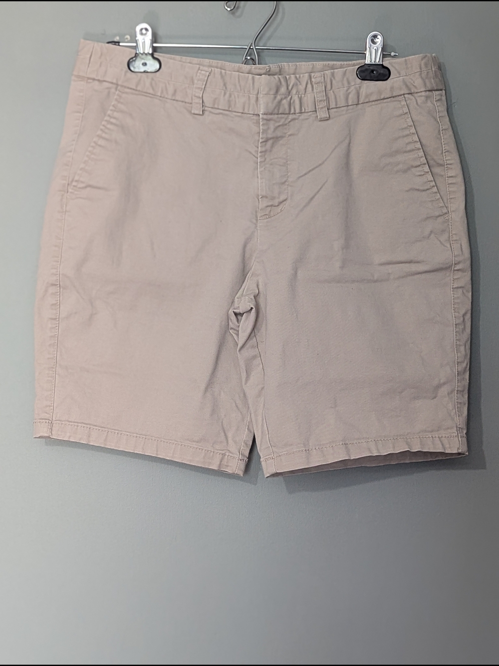 Khaki's By Gap Women’s City 9 Inch Bermuda Casual Chic Khaki‎ Shorts Minimalist